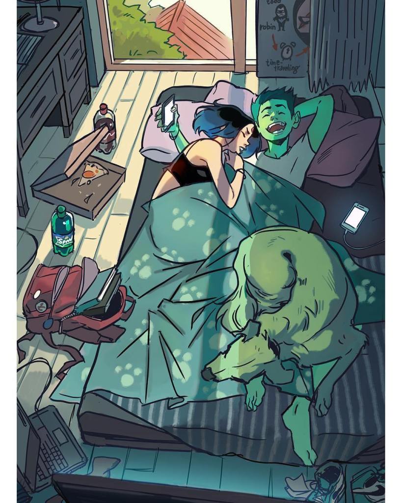 Ilustración de un joven y una joven durmiendo abrazados en una cama desordenada. El joven es verde y lleva una camiseta sin mangas, y la joven tiene el cabello azul oscuro. Un perro grande duerme al pie de la cama, y la habitación está llena de objetos cotidianos como una pizza a medio comer, una mochila y una bebida. La escena transmite una sensación de confort casual y compañerismo.